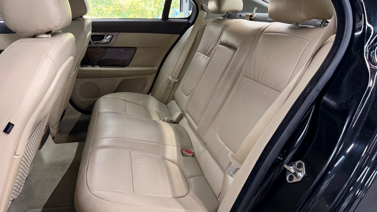 Used 2011 Jaguar XF RWD image 27