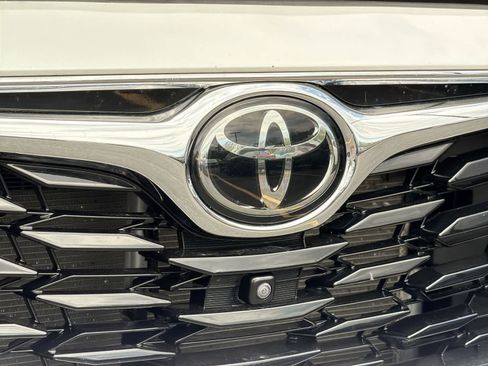 Used 2023 Toyota Highlander Platinum AWD/4WD image 12