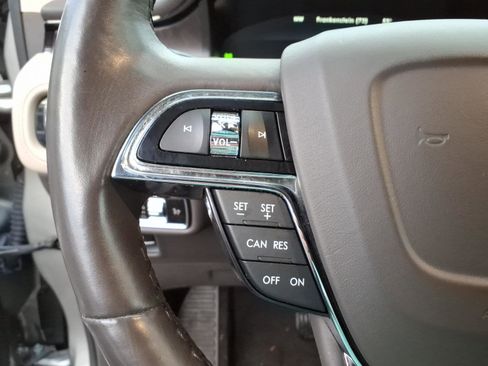 Certified 2023 Lincoln Nautilus Reserve image 18