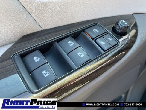 Used 2017 Toyota Sienna XLE image 25