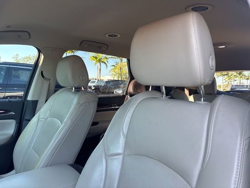 Used 2018 Buick Enclave Essence image 4