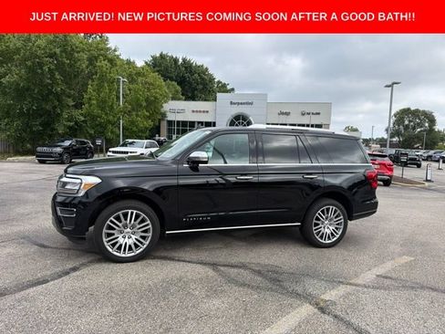 Used 2023 Ford Expedition Platinum AWD/4WD image 2