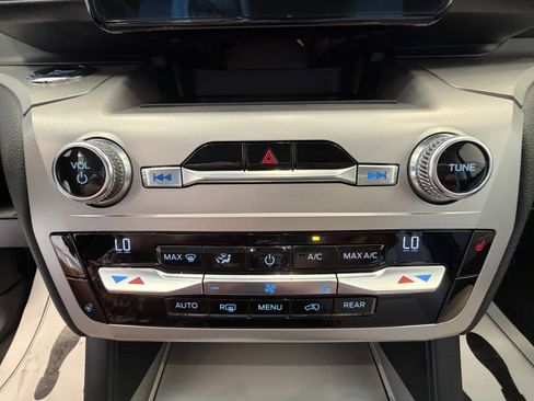 Used 2021 Ford Explorer XLT w/ Equipment Group 202A AWD/4WD image 10