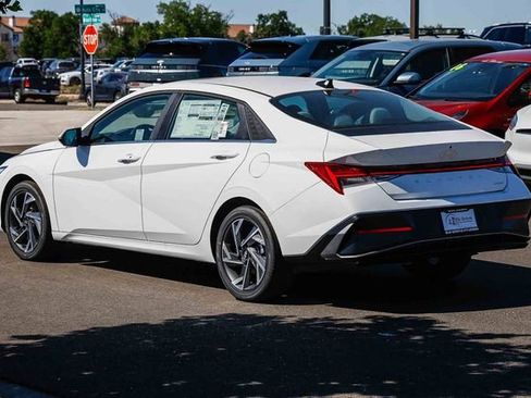 New 2026 Hyundai Elantra Limited FWD image 2