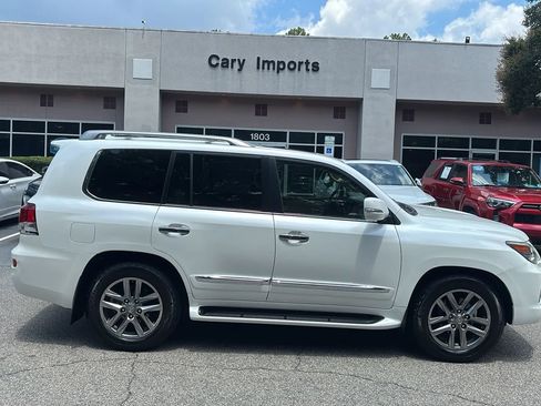 Used 2013 Lexus LX 570 4WD w/ Luxury Pkg image 4