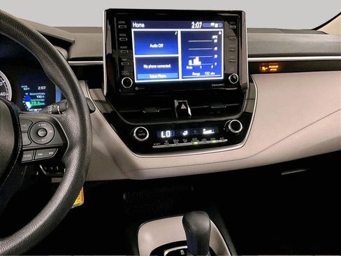 Used 2021 Toyota Corolla LE image 6