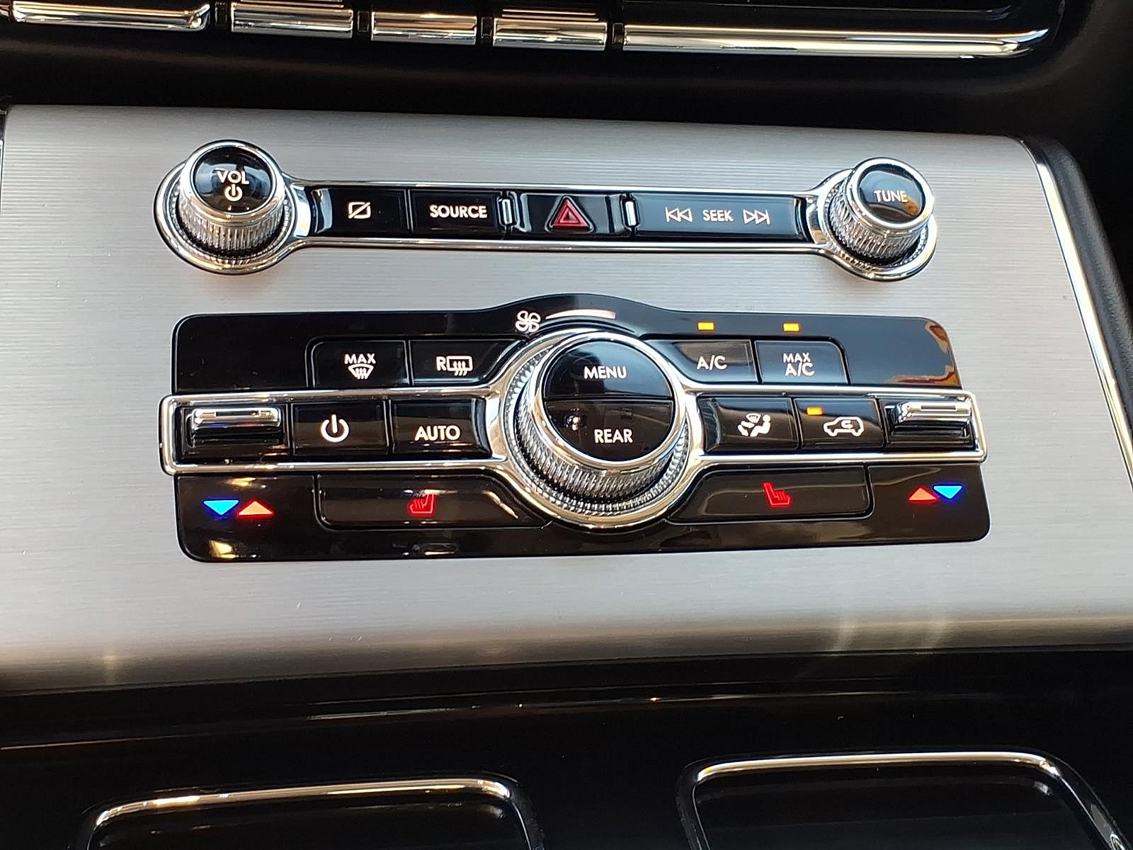 Used 2023 Lincoln Aviator AWD w/ Premium Package image 28