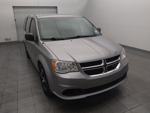 Used 2018 Dodge Grand Caravan SE w/ UConnect Hands-Free Group FWD image 14