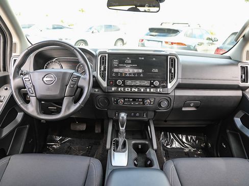 Used 2025 Nissan Frontier SV w/ SV Convenience Package RWD image 12