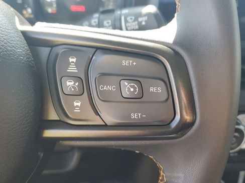 Used 2024 Jeep Wrangler Unlimited AWD/4WD image 30