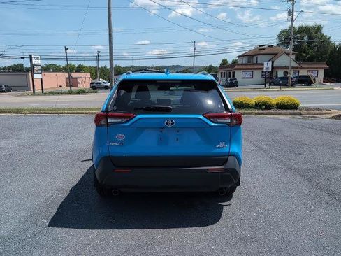 Used 2019 Toyota RAV4 LE w/ Carpet Mat Package AWD/4WD image 6