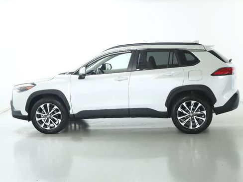 Used 2023 Toyota Corolla Cross XLE AWD/4WD image 38