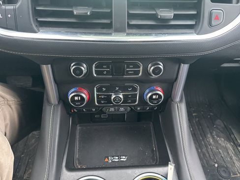 Certified 2024 GMC Yukon XL SLT w/ SLT Luxury Package image 22