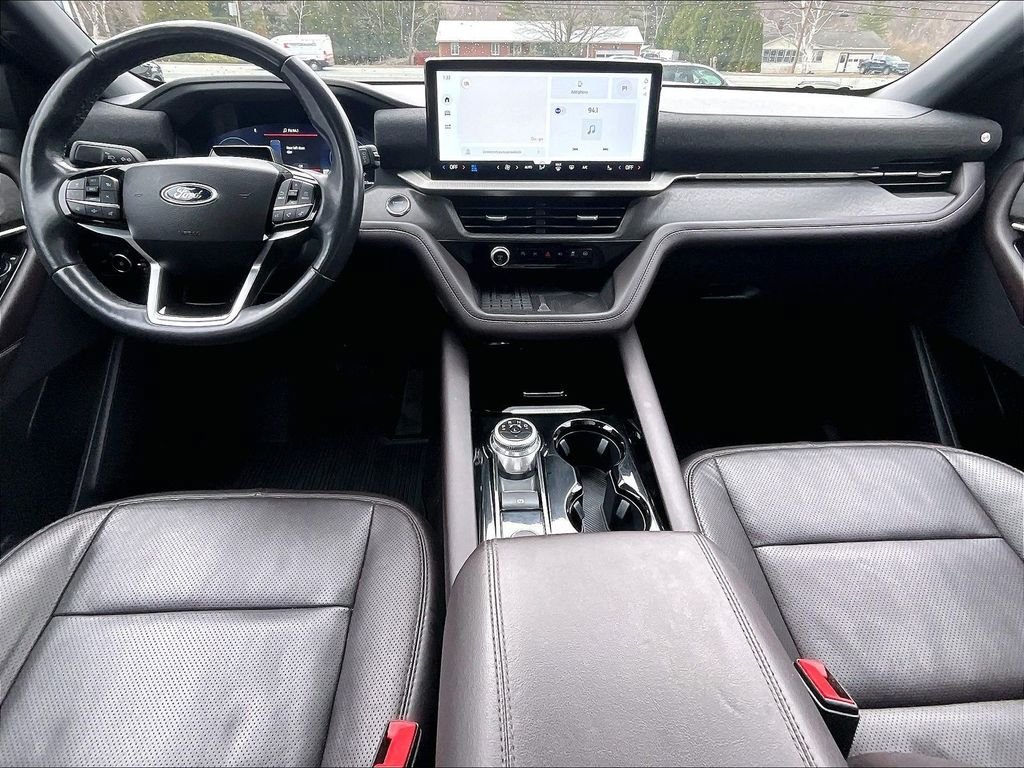 Used 2025 Ford Explorer Platinum w/ Ultimate Package AWD/4WD image 22