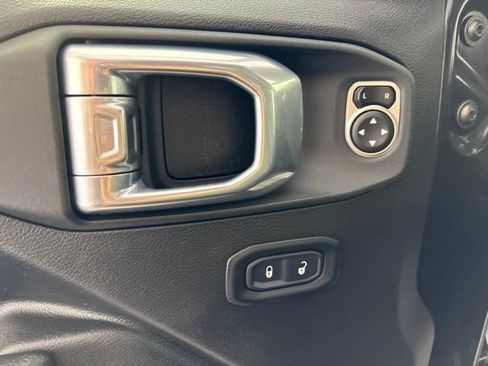 Used 2022 Jeep Gladiator Sport AWD/4WD image 6