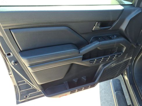 Used 2024 Toyota Tacoma SR image 9