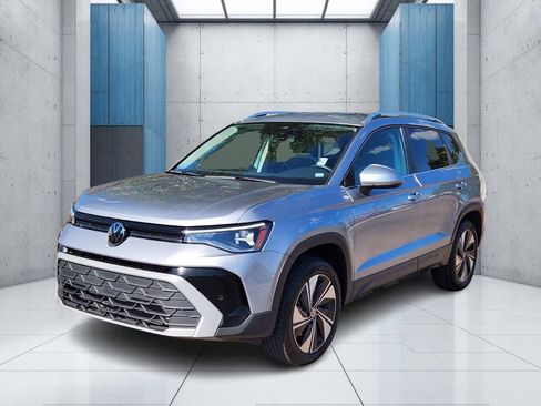 Used 2025 Volkswagen Taos SE image 25