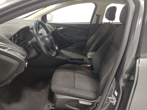 Used 2018 Ford Focus SE w/ Cold Weather Package FWD image 17