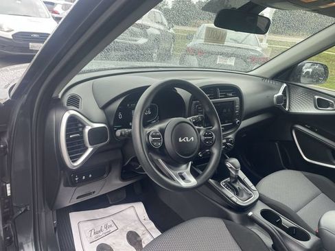 Used 2025 Kia Soul LX w/ LX Technology Package FWD image 18