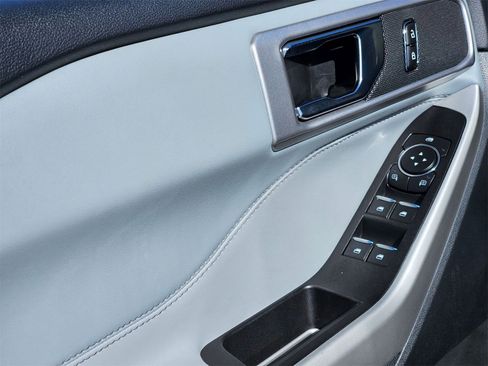 Certified 2022 Ford Explorer XLT w/ Equipment Group 202A image 11