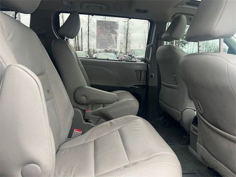 Used 2017 Toyota Sienna XLE w/ XLE Navigation Package image 16