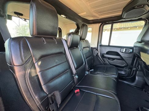 Used 2018 Jeep Wrangler Unlimited Sahara w/ Safety Group AWD/4WD image 35