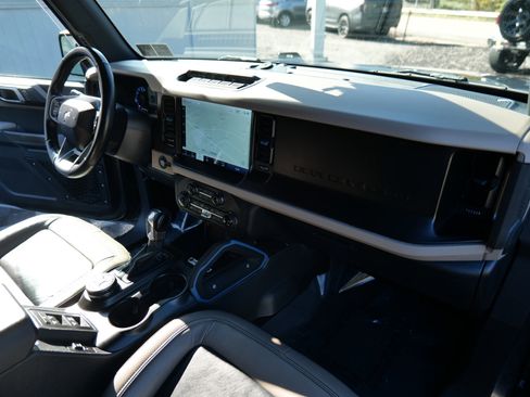 Used 2022 Ford Bronco Wildtrak image 35
