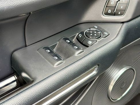 Used 2024 Ford Expedition XLT image 18