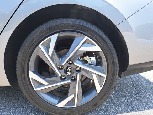 Used 2025 Hyundai Elantra Limited FWD image 31