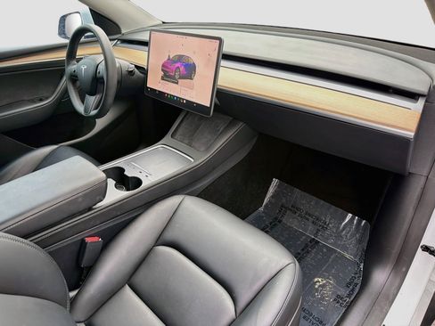 Used 2023 Tesla Model Y AWD image 30