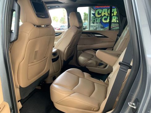 Used 2018 Cadillac Escalade Platinum RWD image 23