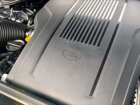 New 2025 Land Rover Range Rover Long Wheelbase SE image 17