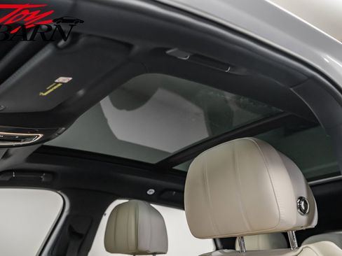 Used 2021 Bentley Bentayga image 27