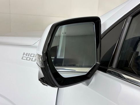 New 2026 Chevrolet Suburban High Country w/ Sun And Tow Package AWD/4WD image 15