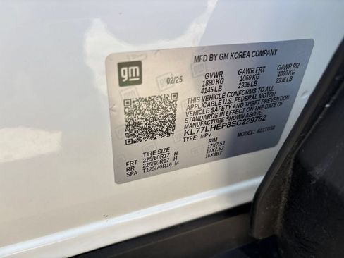 Used 2025 Chevrolet Trax LT FWD image 28