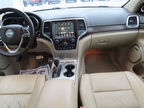 Used 2017 Jeep Grand Cherokee Overland w/ Jeep Active Safety Group image 28