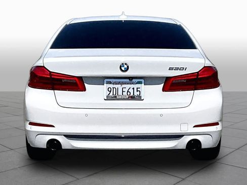 Used 2018 BMW 530i w/ Premium Package RWD image 4