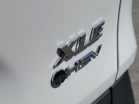 Used 2025 Toyota RAV4 XLE w/ Convenience Package image 7