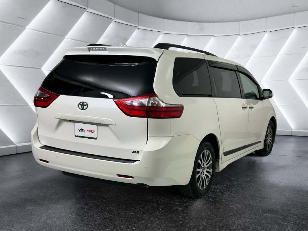 Used 2020 Toyota Sienna XLE w/ XLE Navigation Package FWD image 4