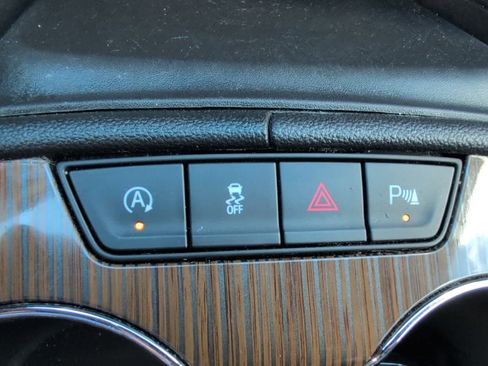 Used 2023 GMC Acadia SLE image 28