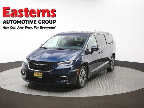 Used 2023 Chrysler Pacifica Touring-L FWD image 57