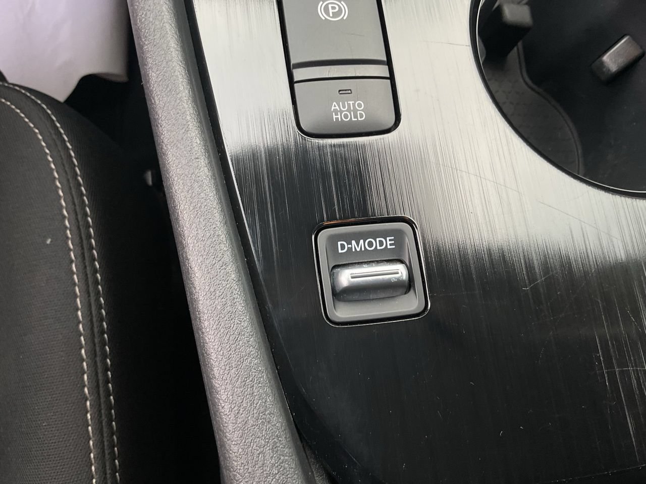 Used 2025 Nissan Rogue SV FWD image 21