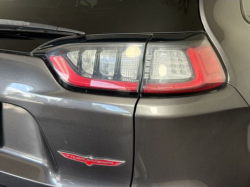 Used 2019 Jeep Cherokee Trailhawk w/ Cold Weather Group image 34