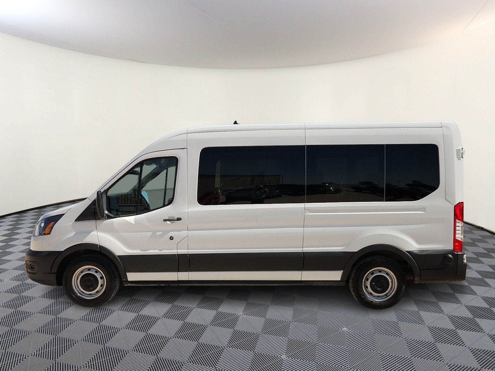 Used 2024 Ford Transit 350 XL RWD image 2