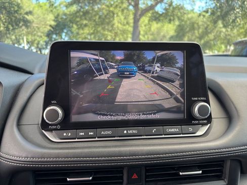 Used 2025 Nissan Rogue SV FWD image 17