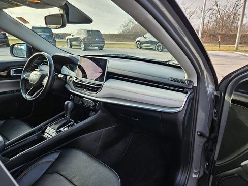 Used 2022 Jeep Compass Limited image 34