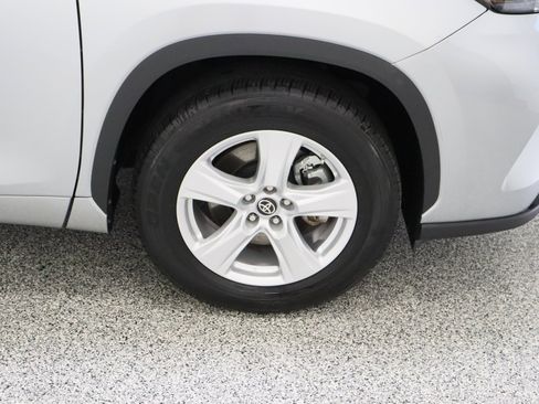 Certified 2025 Toyota Highlander LE FWD image 5
