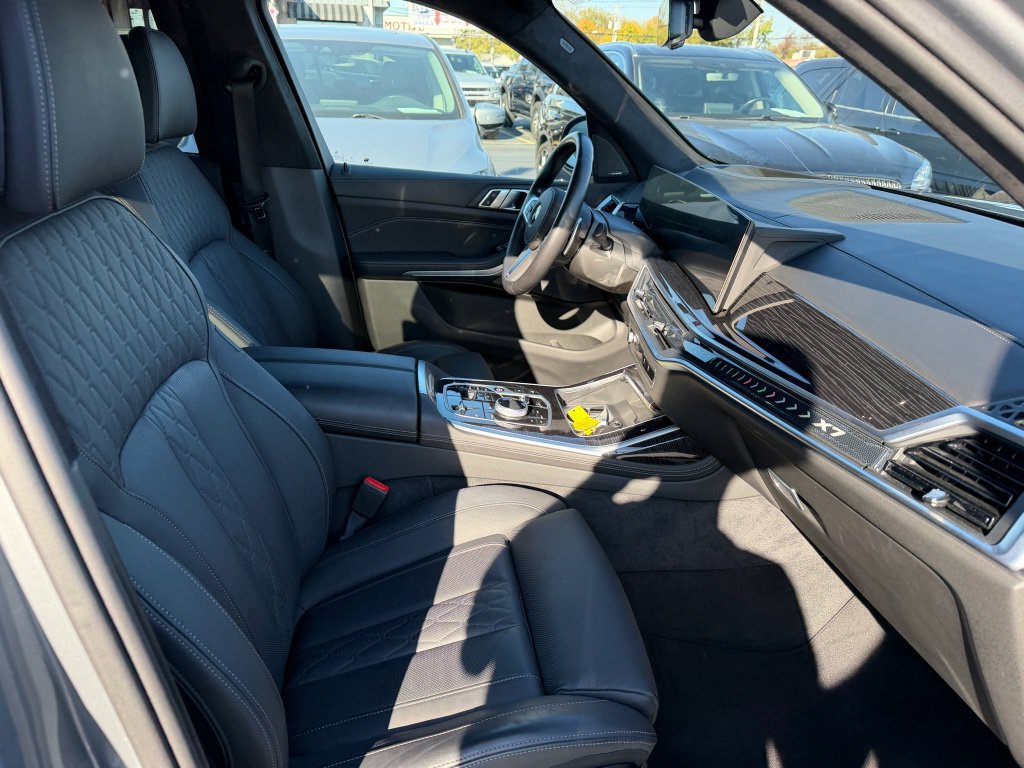 Used 2024 BMW X7 xDrive40i w/ Executive Package AWD/4WD image 16