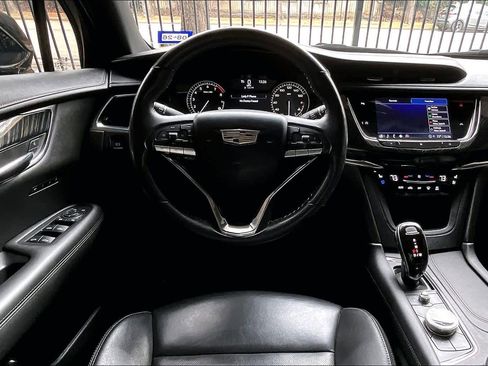 Used 2021 Cadillac XT6 Premium Luxury image 5