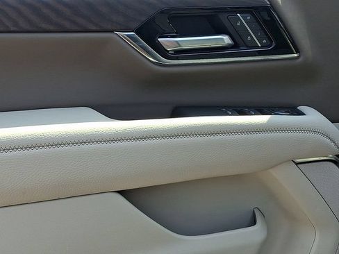 Used 2025 GMC Yukon Denali w/ LPO, Floor Liner Package AWD/4WD image 21